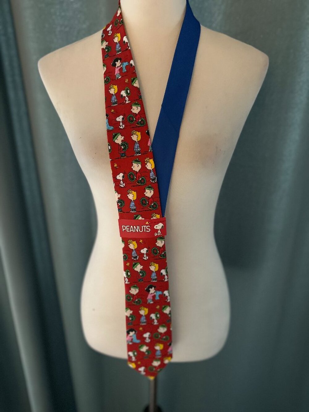 Peanuts Snoopy Christmas Tie Charlie Brown Holiday Necktie Red NWT Macy's 2015